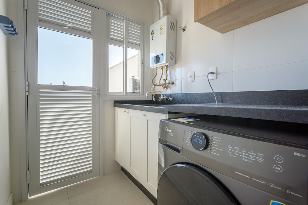 Apartment in the Center With Pool Rri103