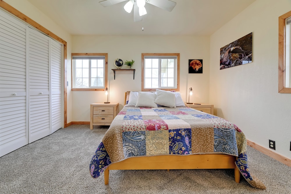 Nature Lovers Getaway in Rural Grants Pass