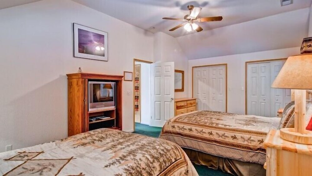 Scenic Wonders Yosemite View 3 Bedrooms view 3