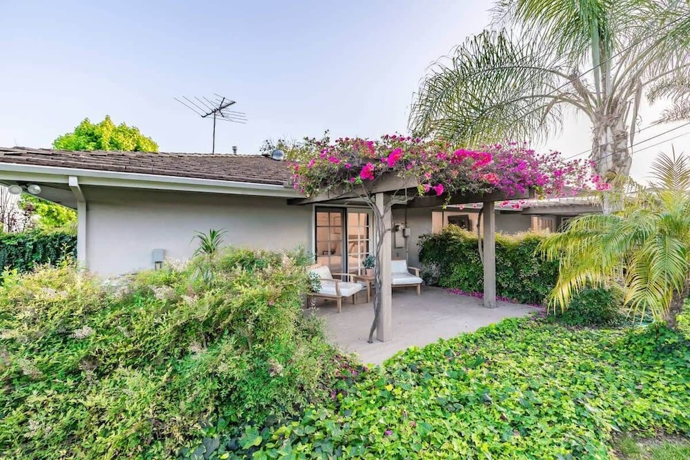 @ Marbella Lane - Serene Ranch Style Home W/pool