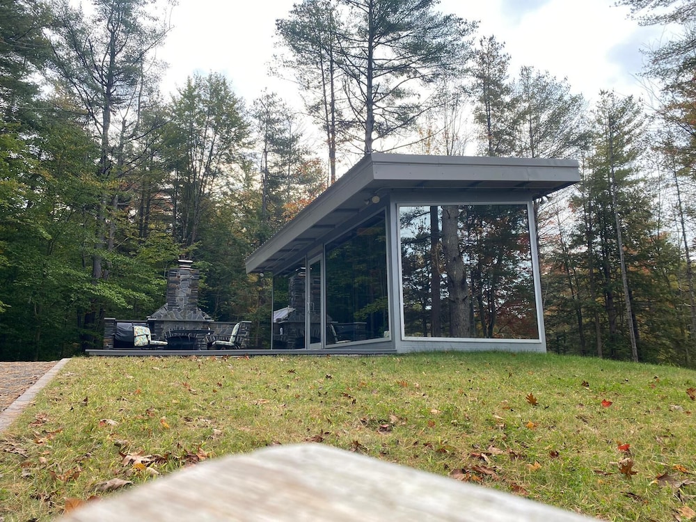 Brattleboro Vacations - Vermont Mirror House - Property Image 14