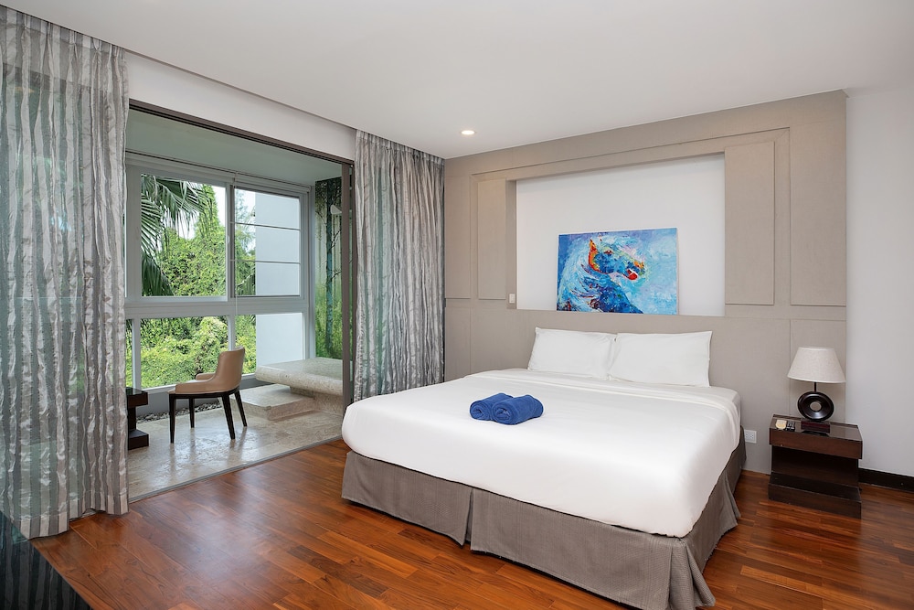 Elegant 2BR Apartment RGN B411 in Laguna