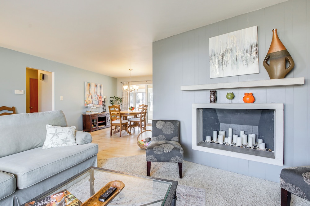 Walk to Lake: Family Getaway w/ Yard in Menasha!