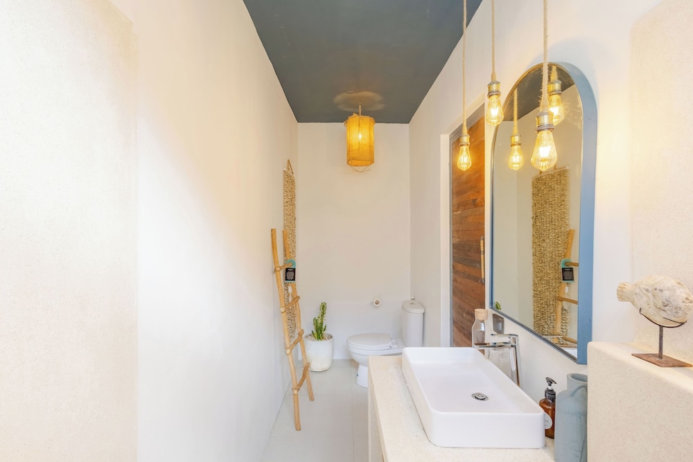 Studio Santorini - 1 BR Loft in Canggu