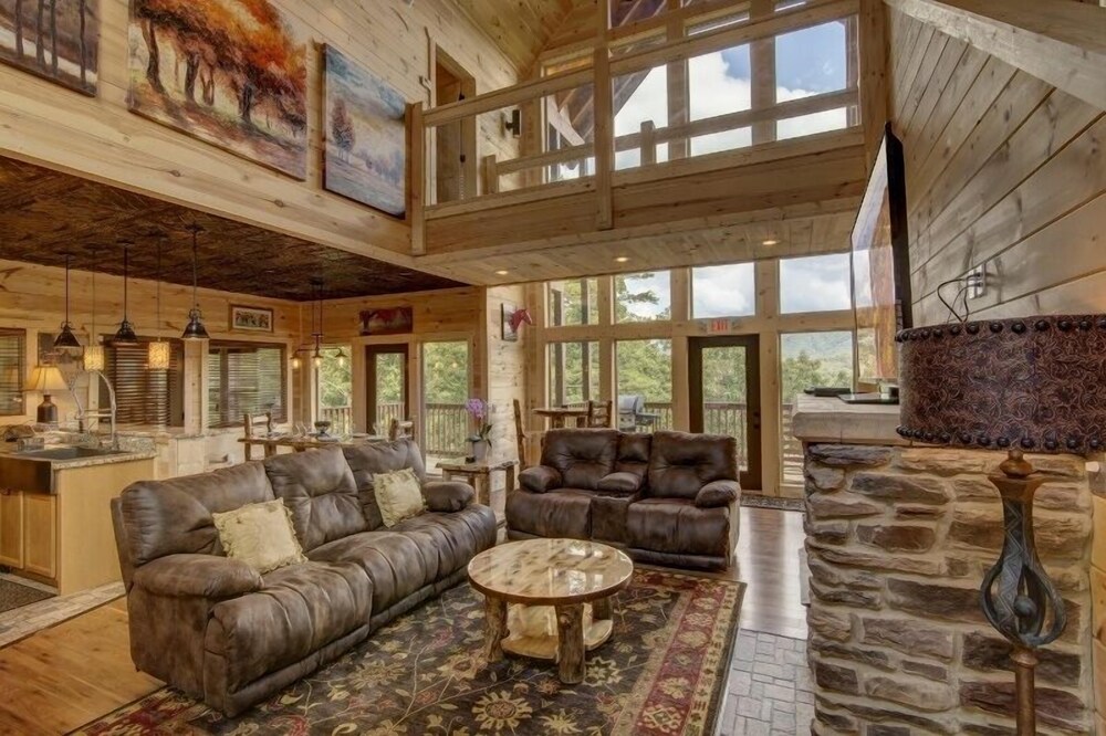 Bare Fu't Chateau - 4 Bedrooms, 4 Baths, Sleeps 14 Home by RedAwning