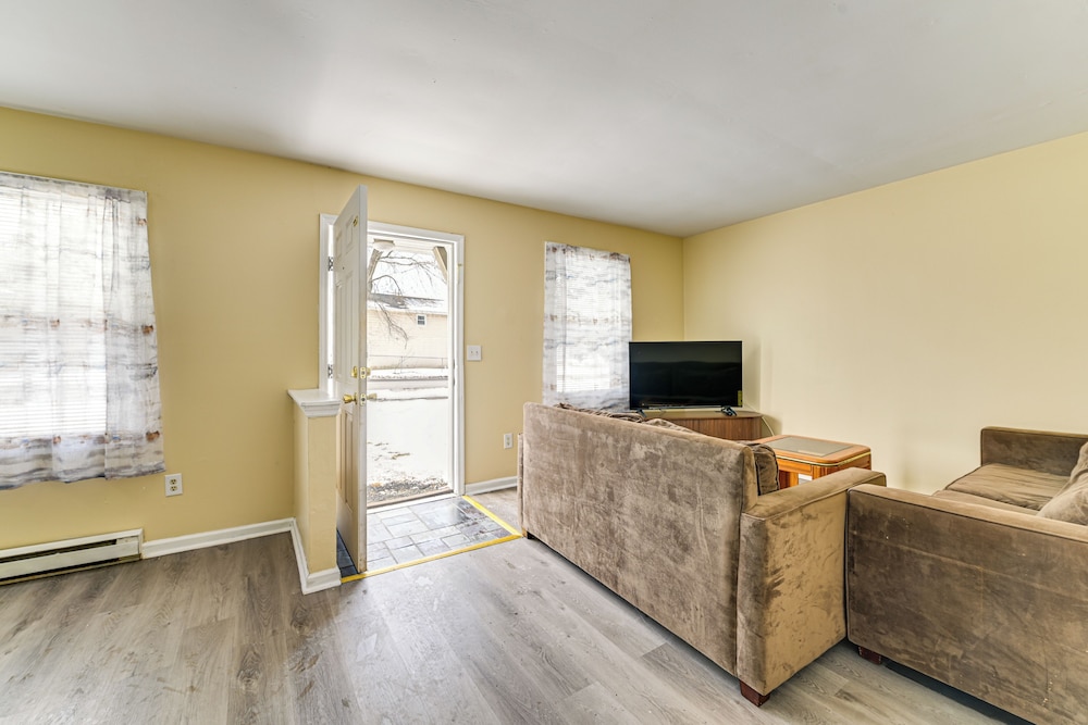 Near Hospitals: Home w/ Yard in Albany!