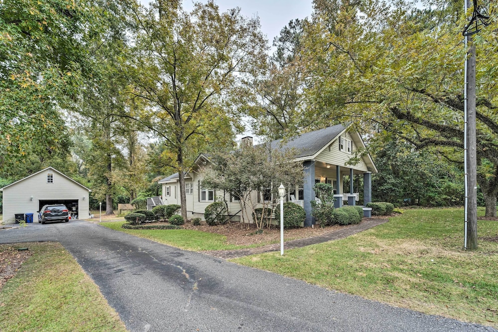 Burgaw House w/ Large Covered Porch & Swing! view 3