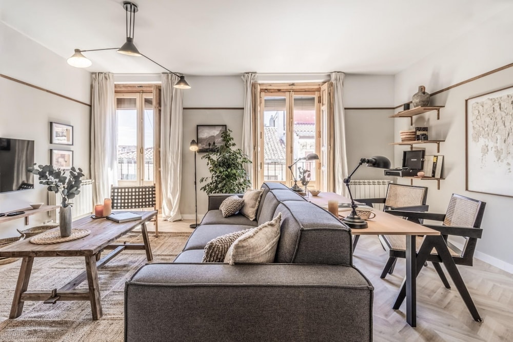 Ainsa - 4 Bedrooms in Malasa a