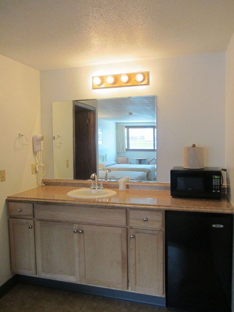 Green Dolphin Motel view 5