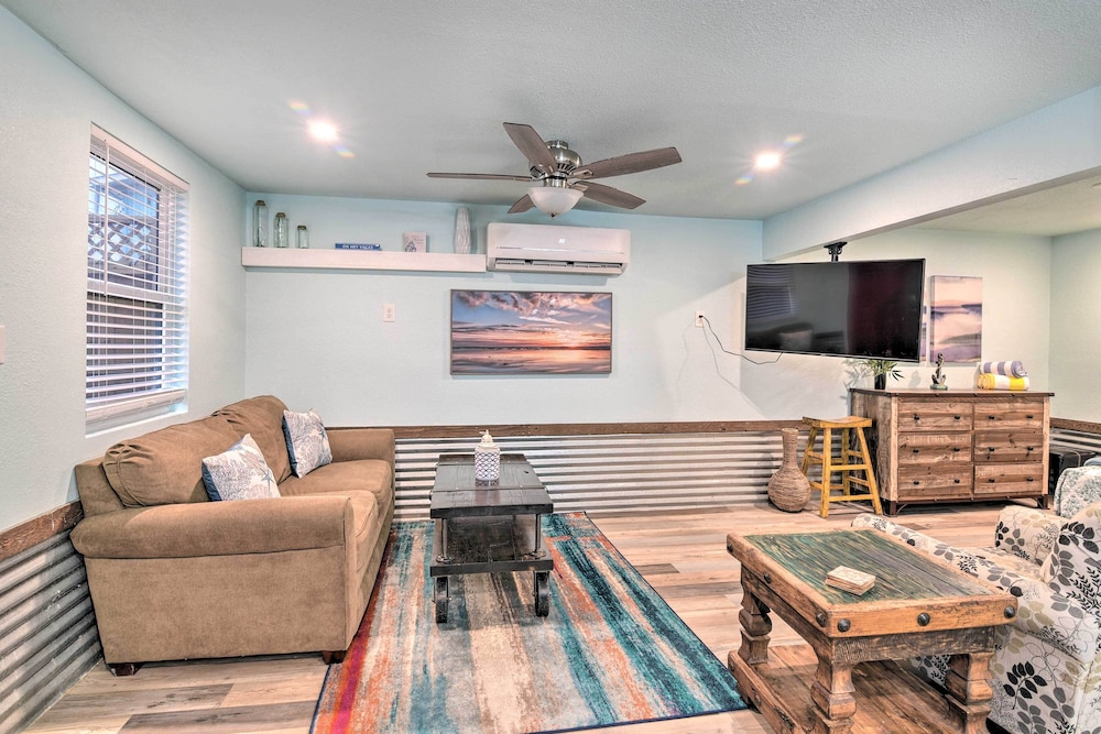 Galveston Group Getaway w/ Private Yard + Fire Pit