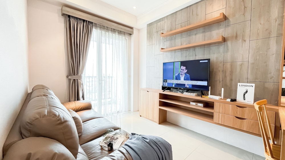 Comfy and Strategic 2BR Apartment at Signature Park Grande