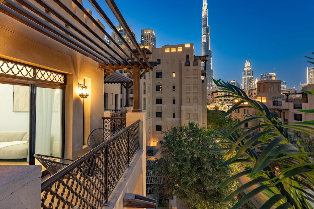 Luxury 2BR Apartment With Full Burj Khalifa View 2-min Walk to Dubai Mall