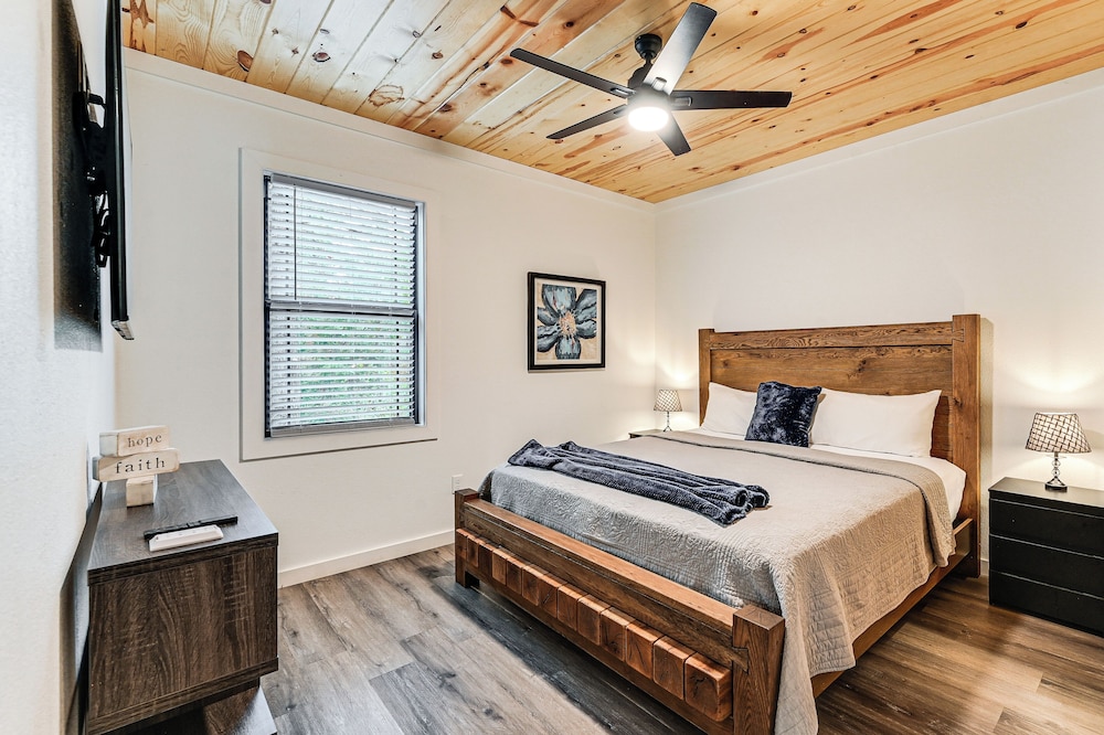 6 Mi to Broken Bow Lake: Home w/ Game Room!