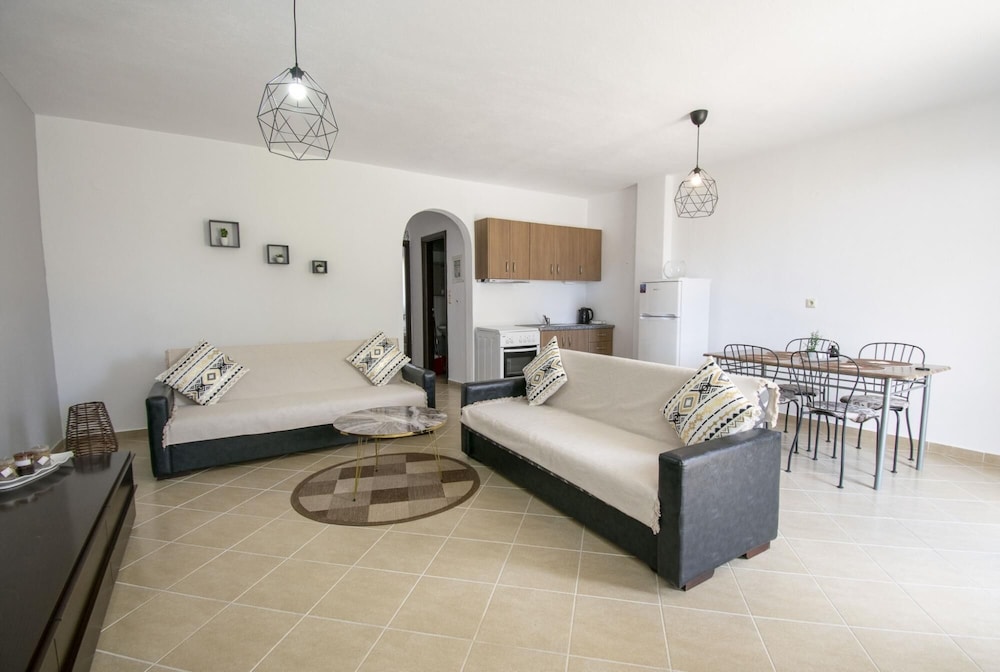 Violeta Apartment by Travel Pro Services view 5