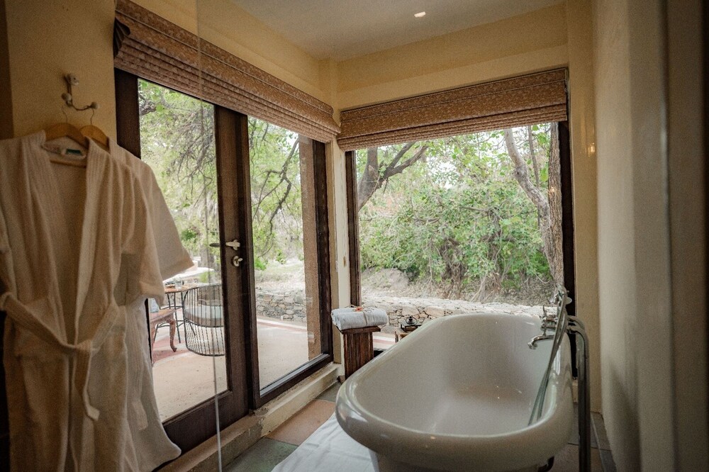 Aloof The Jungle Lodge Ghanerao