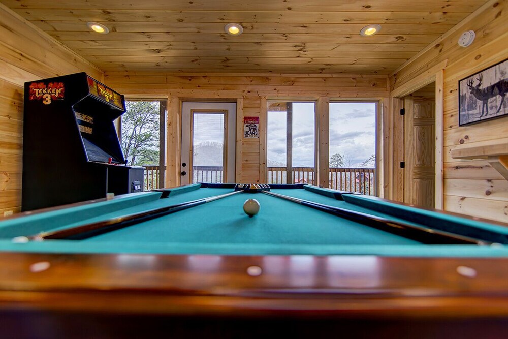 Critter Cove - 2 Bedrooms, 2 Baths, Sleeps 10 Home by RedAwning