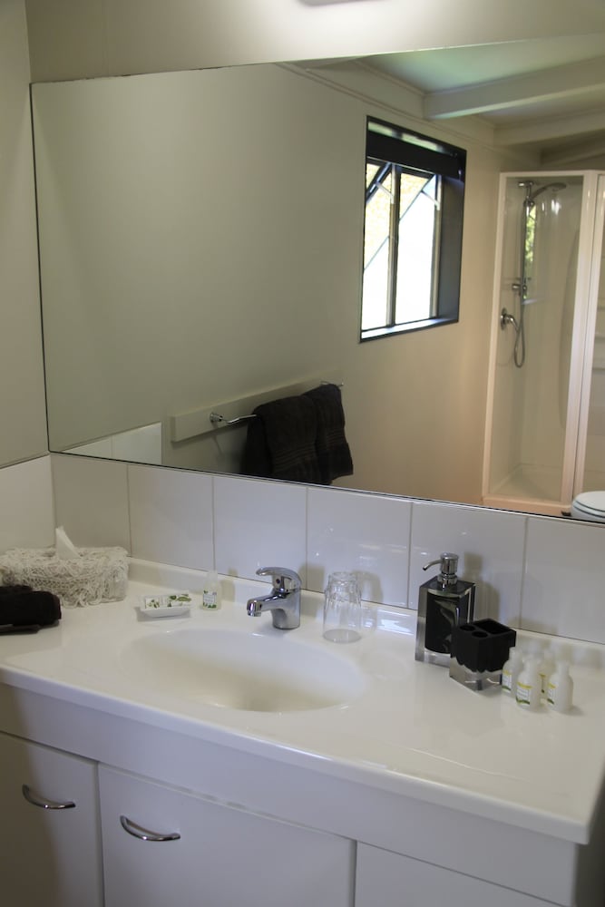 Chartre' Manor Bed & Breakfast