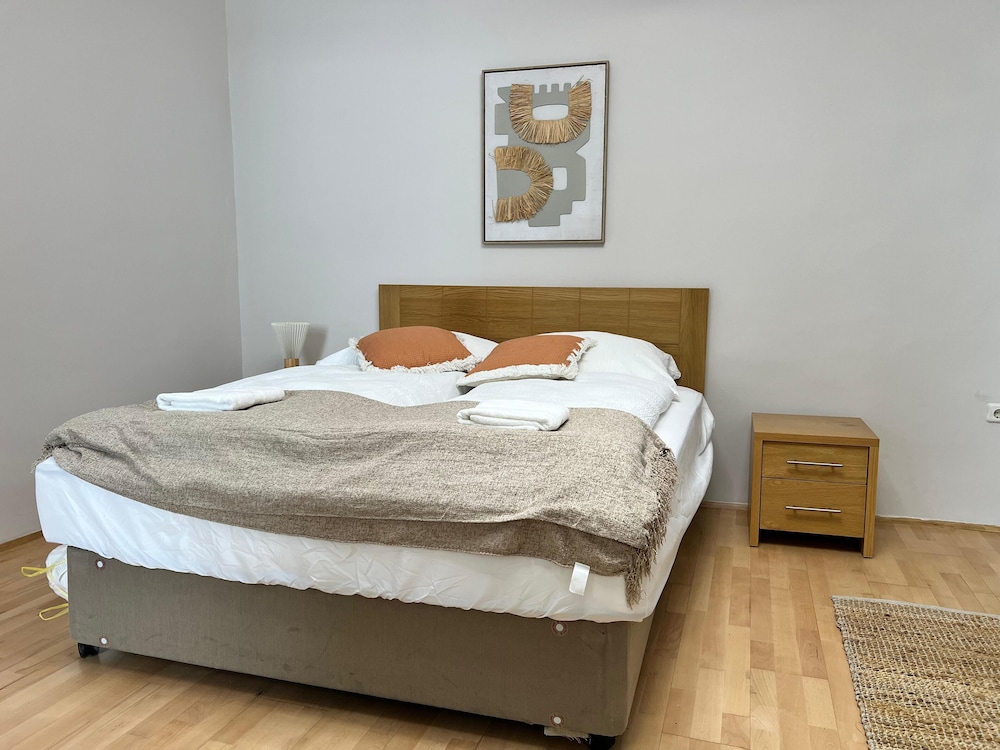 Lovely Studio for 4 with Garden
