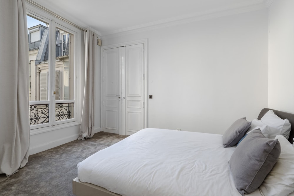 The Parisian Beauty in Paris