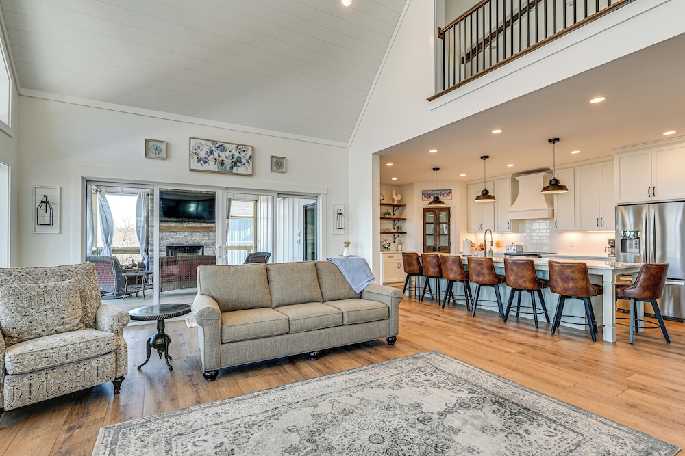 Spacious Home in Paradise Grove Nolin Lake!
