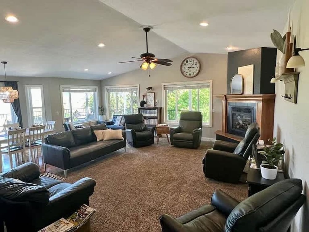Black Hills Getaway With Hot Tub Game Room for 18