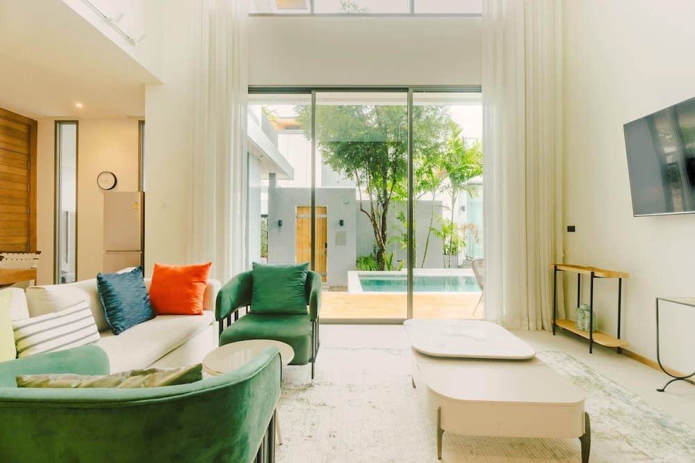 Teak 5BR Pool Villa Bang Tao + Airport Shuttle
