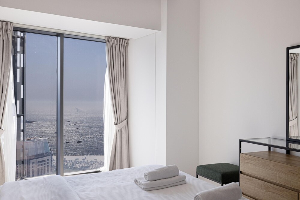 Stunning 1-bed in the Iconic Cayan Tower