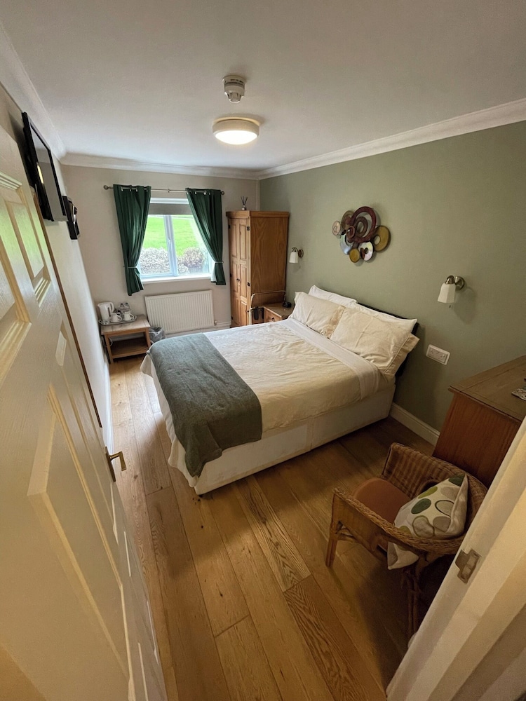 Pembroke Vacations - Lovesgrove Country Guest House - Property Image 10