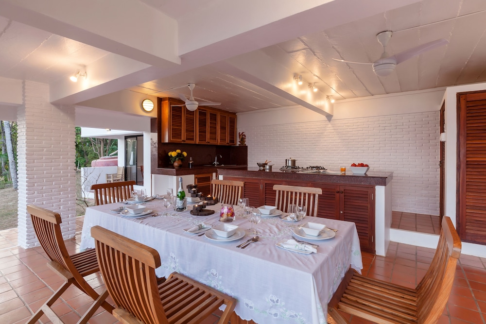 Baan Khunying – Secluded Phuket Beachfront Villa