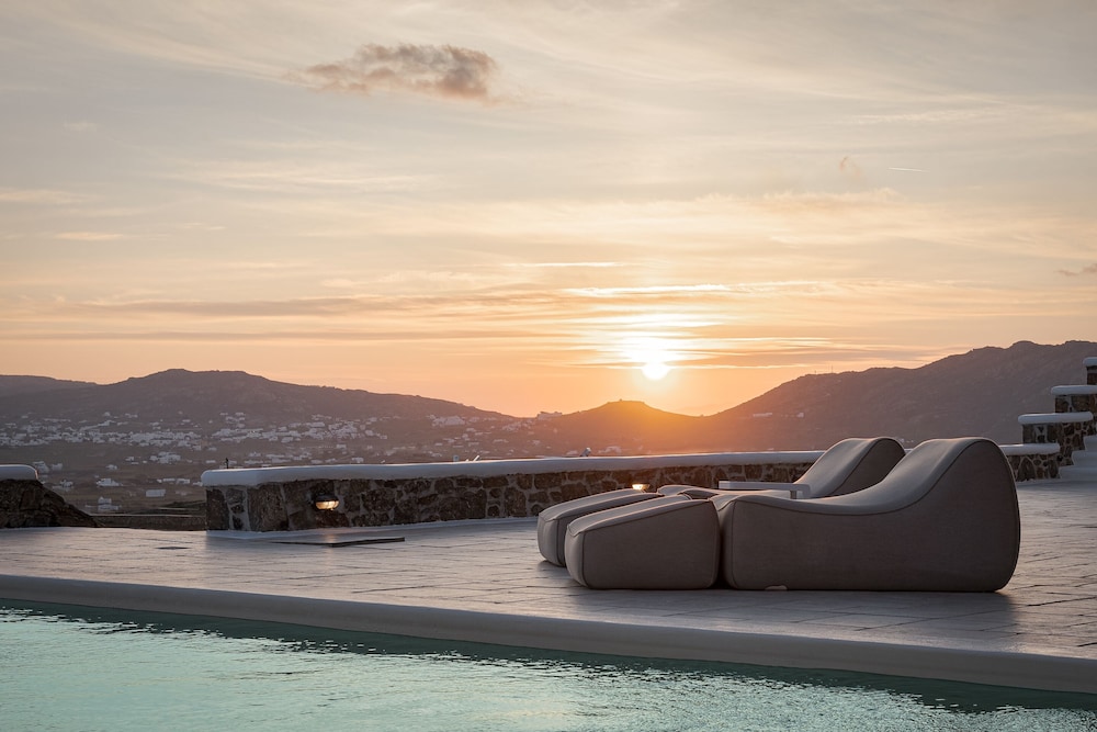 Mykonian Icon Villa