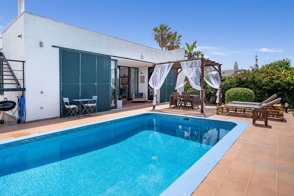 Anana Binisafua Villa With a Pool by the sea