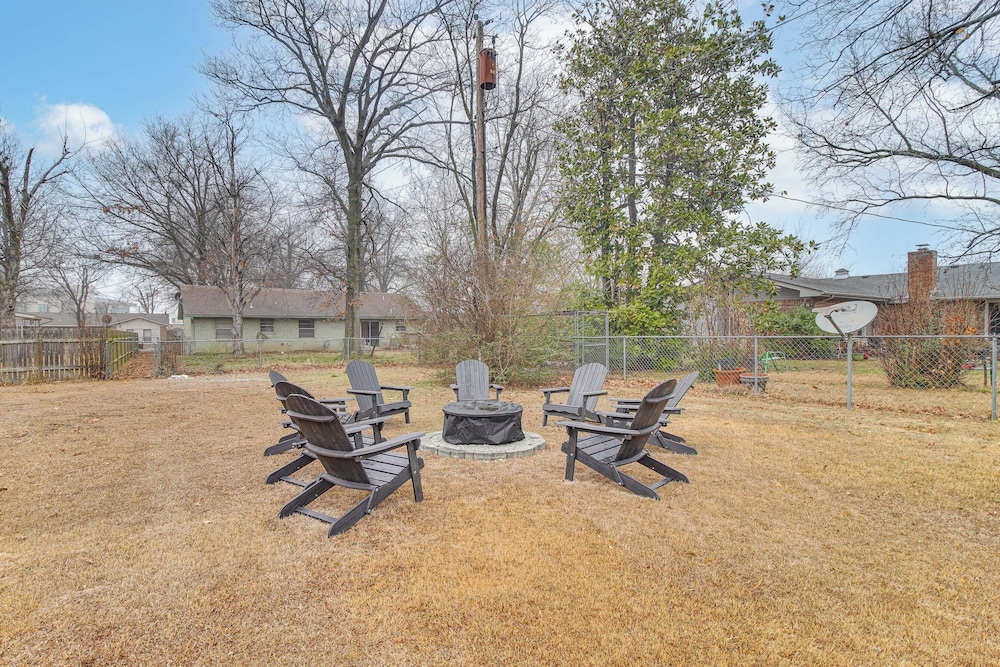 Near Shops & Eats: Vinita Home w/ Furnished Patio