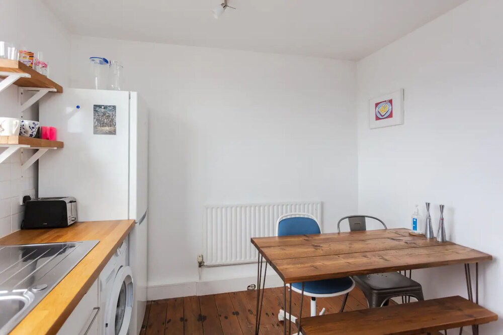 Relaxing 2 Bedroom Top Floor Apartment in Bethnal Green