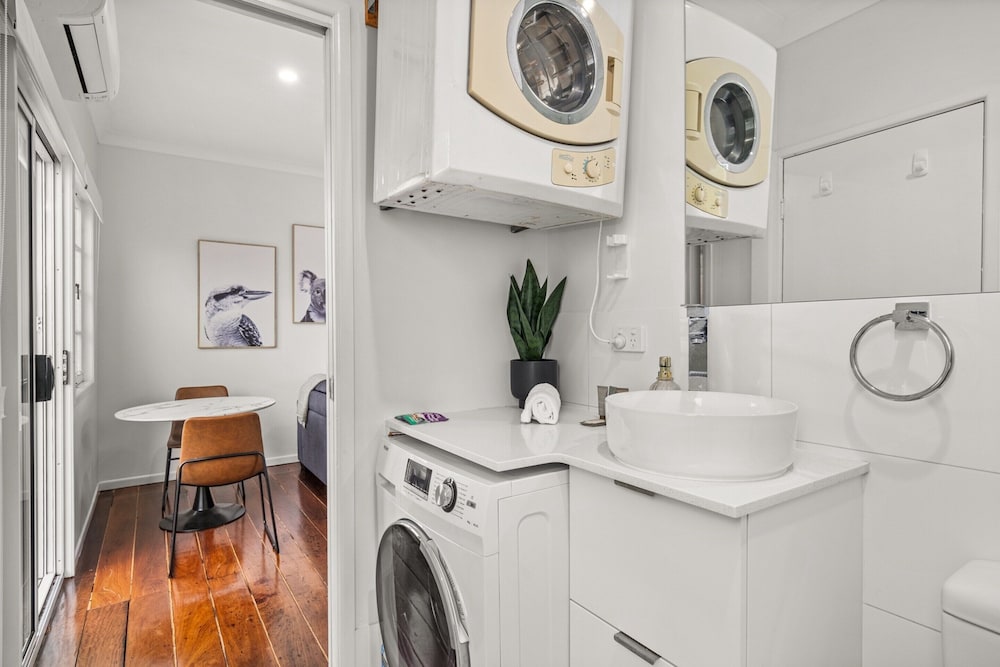Charming 1-bed Cottage With Garden Retreat