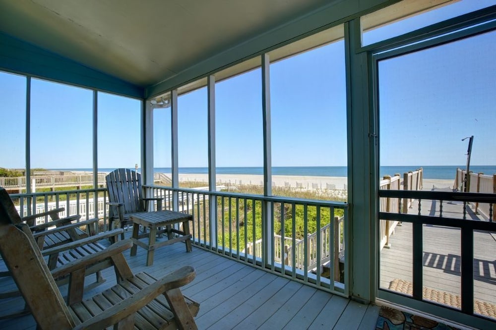 Windchimes 4 Bedroom Home by RedAwning
