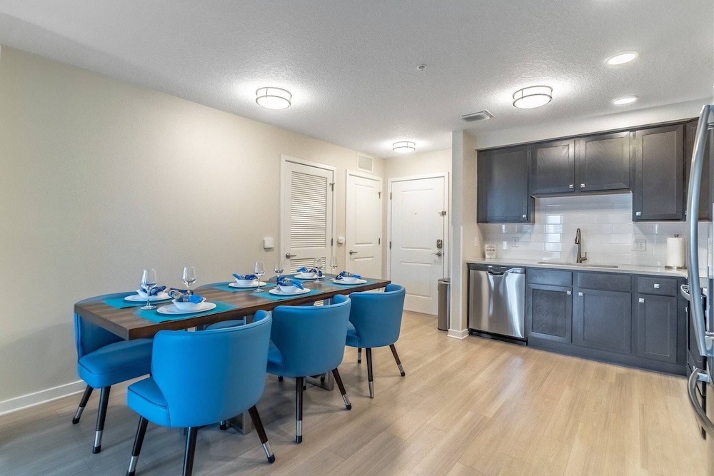 4001 Vista Cay
