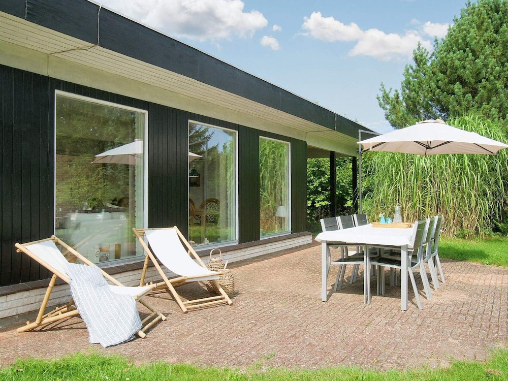 8 Person Holiday Home in Asnaes