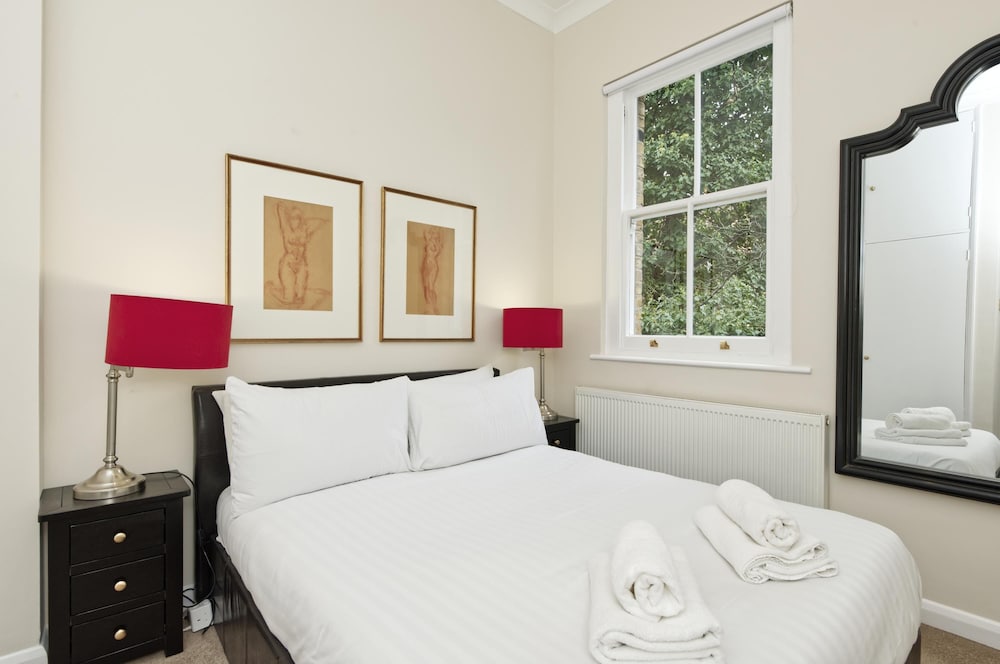 Elegant Earl s Court Flat by Underthedoormat