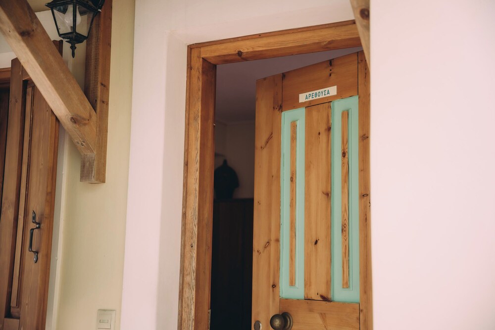 Trikalioti's Lush Estate Apt Arethousa