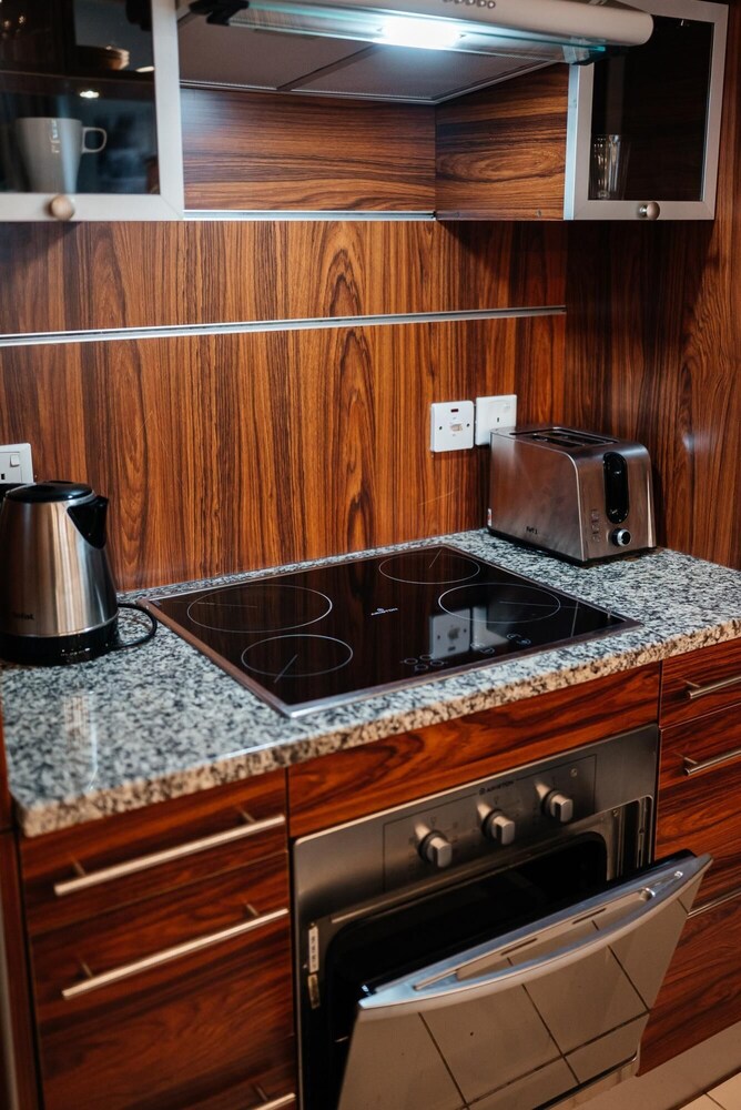 Chic 1BR Oasis in the Heart of Dubai Marina
