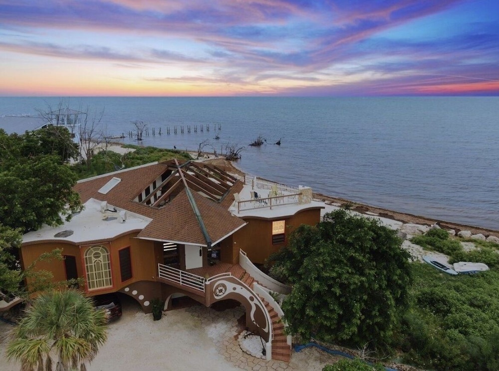 Barnacle Resort