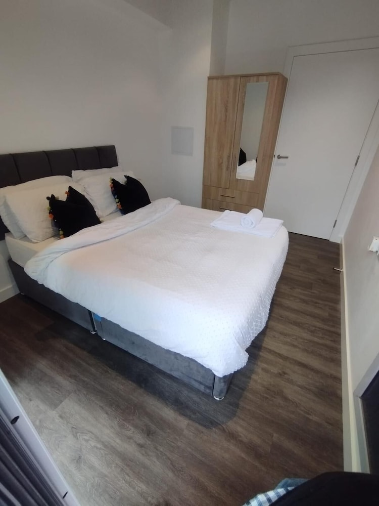 Immaculate 3-bed Apartment Homes in London