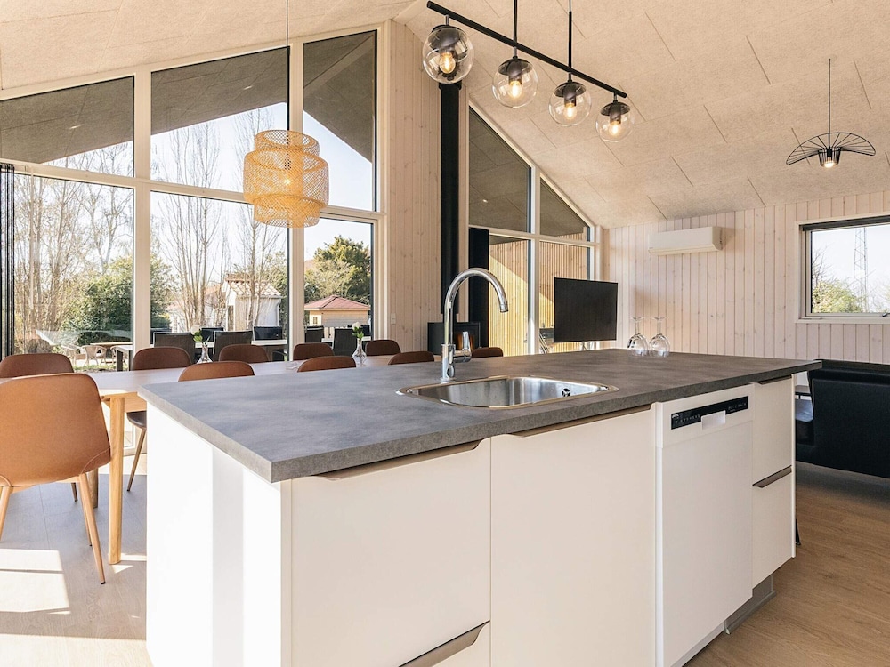 5 Star Holiday Home in Humble