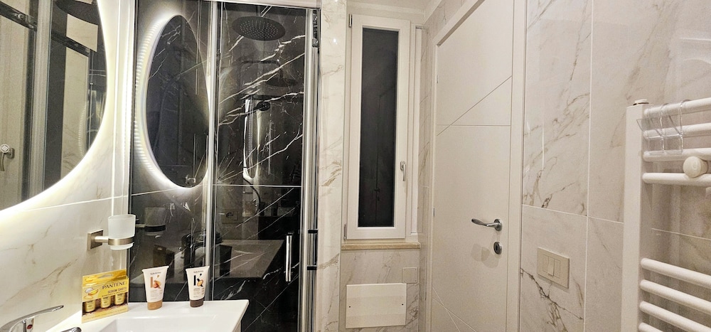 Il Magnifico Superior Rooms 400m from Tiburtina Railway Station and 290m from Metro