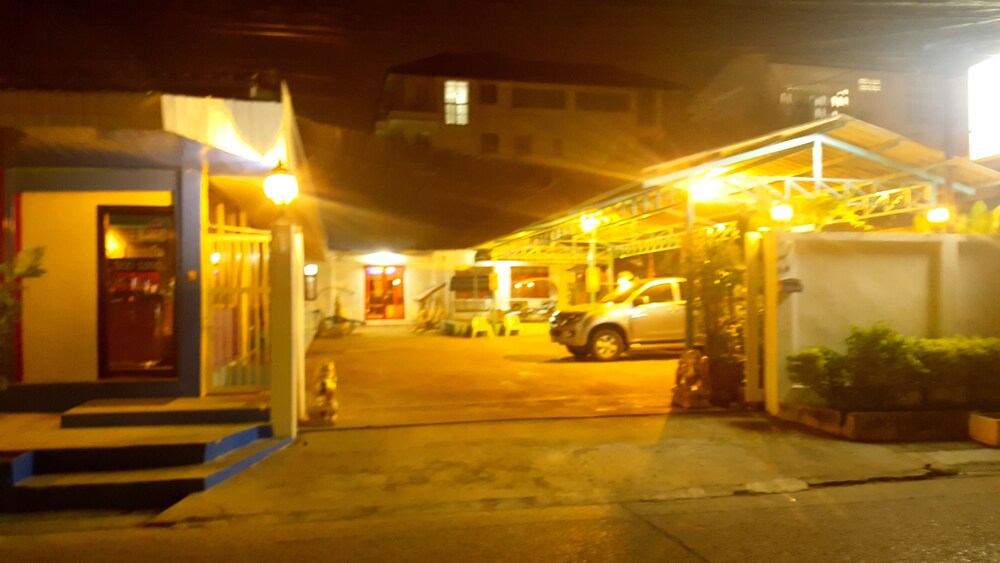 Super Hostel