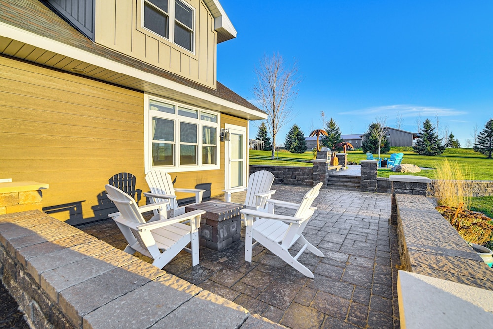 Lakefront Gem: Grills & Fire Pit in Dent