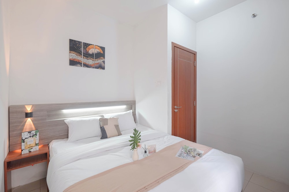 3 Bedroom House - Free Parking