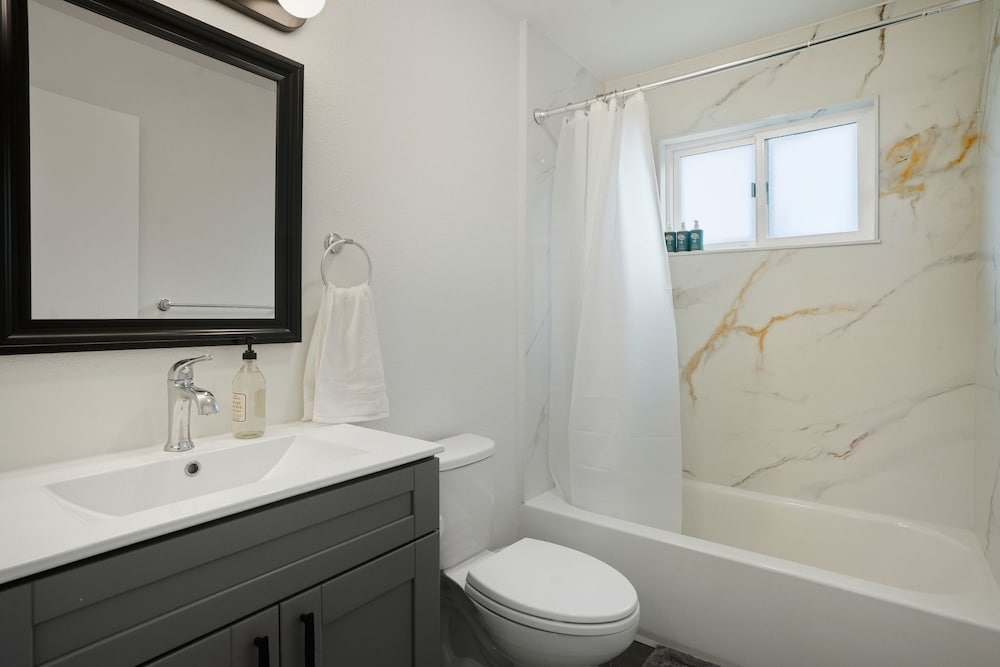 Modern 2br Unit W/ Covered Parking In Santa Clara 2 Bedroom Apts