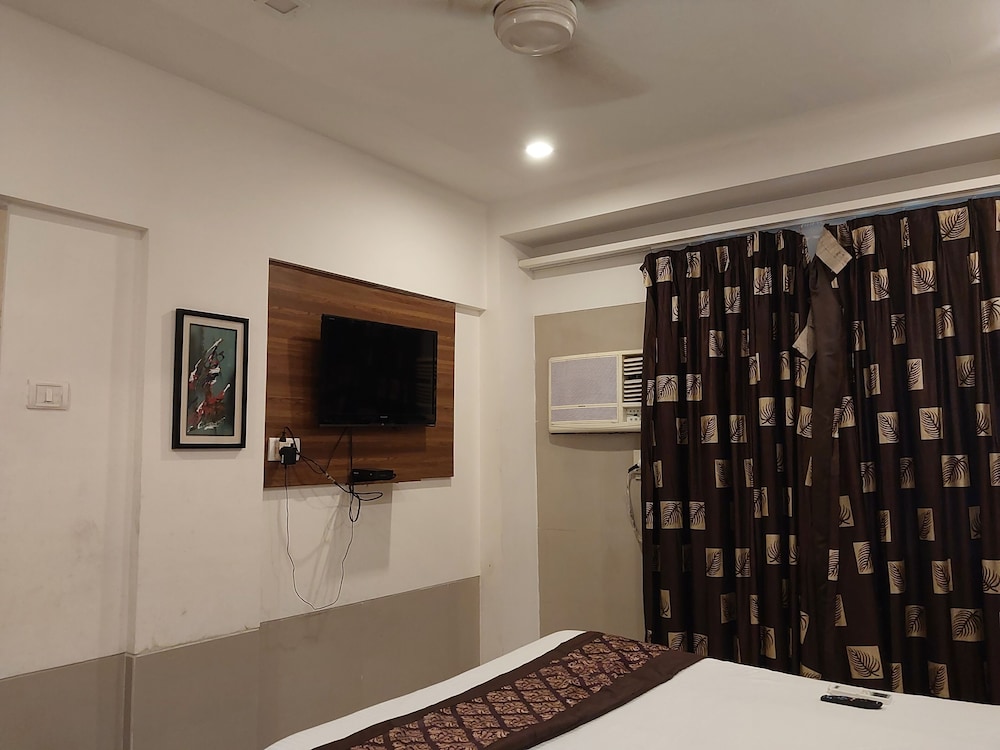 Host Inn International Hotel photo 2