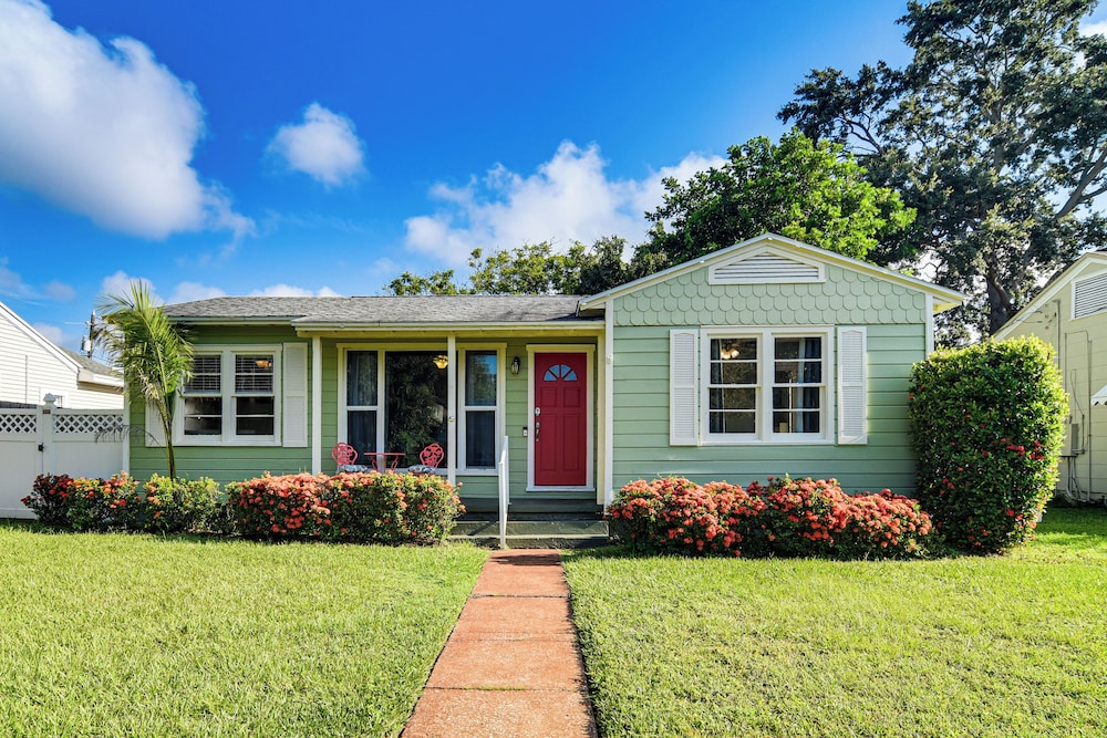 St Pete Home for Retreat & Corporate Travelers